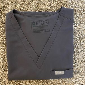 Figs Women’s Charcoal Catarina - One Pocket Scrub Top. Size small